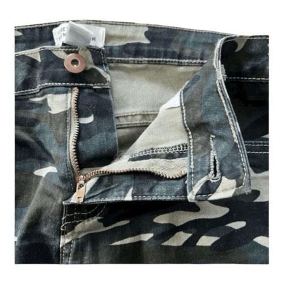 Forever 21 Camo Skinny Jeans Women Size 31Stretch Camouflage Green Denim Cuffed - Picture 7 of 10